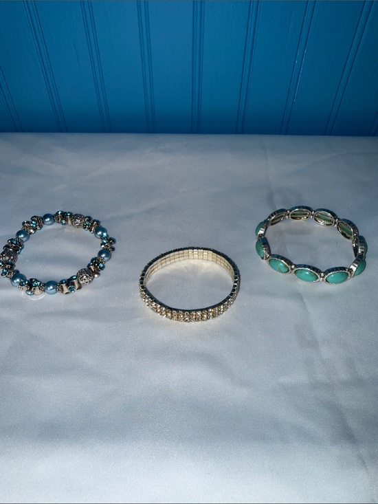 Jewelry - Set of 3 Stretch Bracelets in Silver